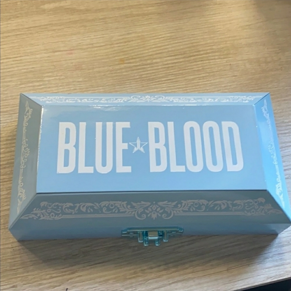 Jeffree Star Blue Blood palette